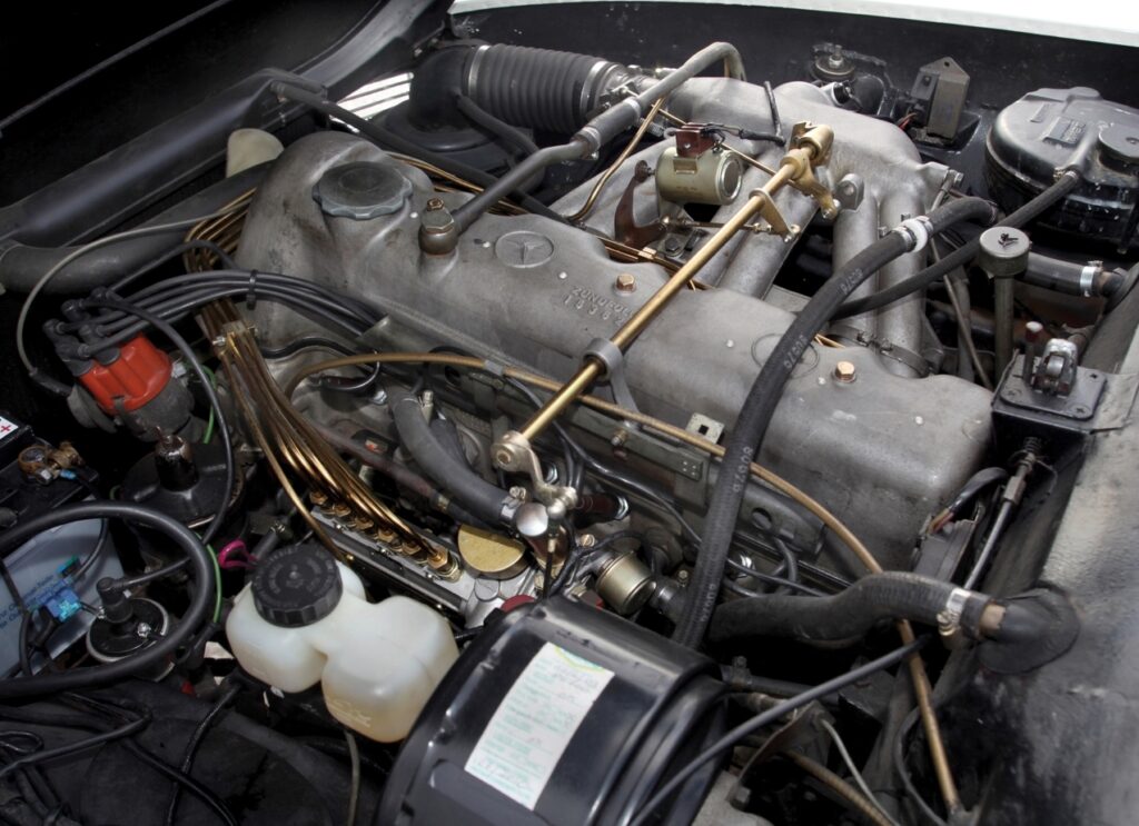 Mercedes Pagoda 230SL engine