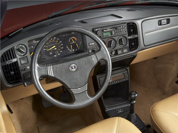 Saab 900 Turbo interior