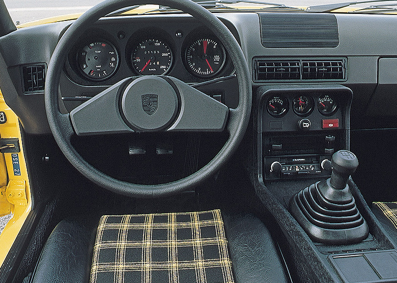 Porsche 924 interior