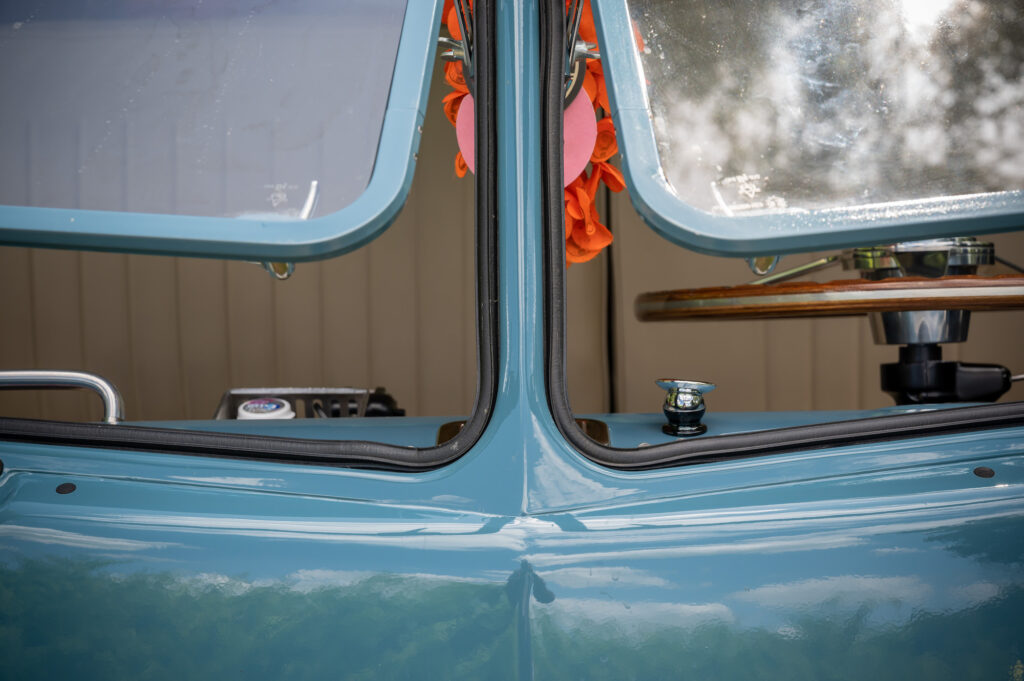 VW camper splitscreen 1965 open front windows