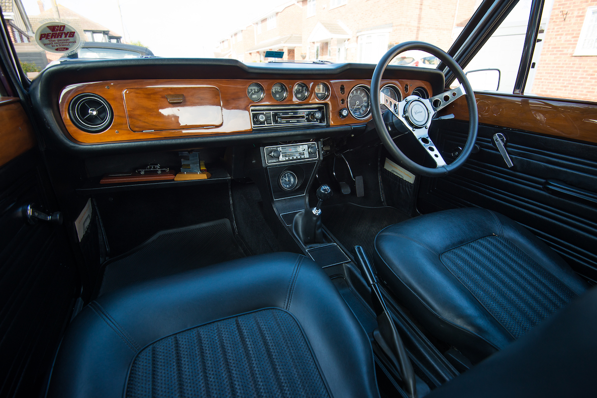 Ford Cortina 1600E dash