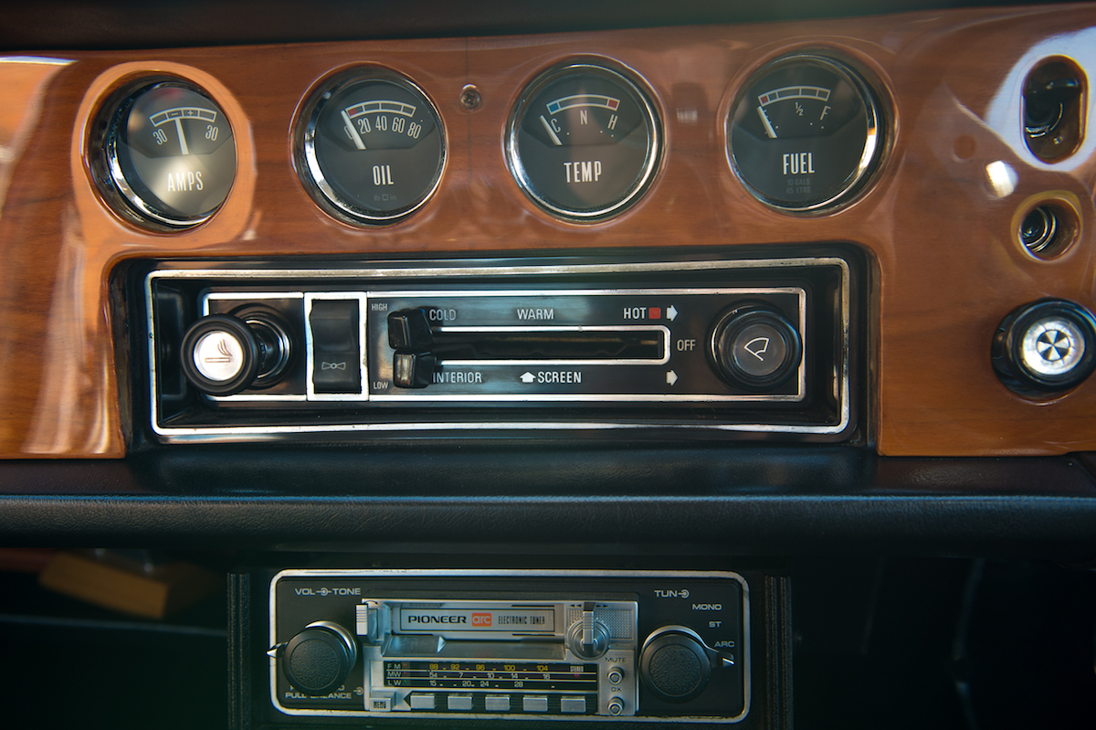 Ford Cortina 1600E dash radio