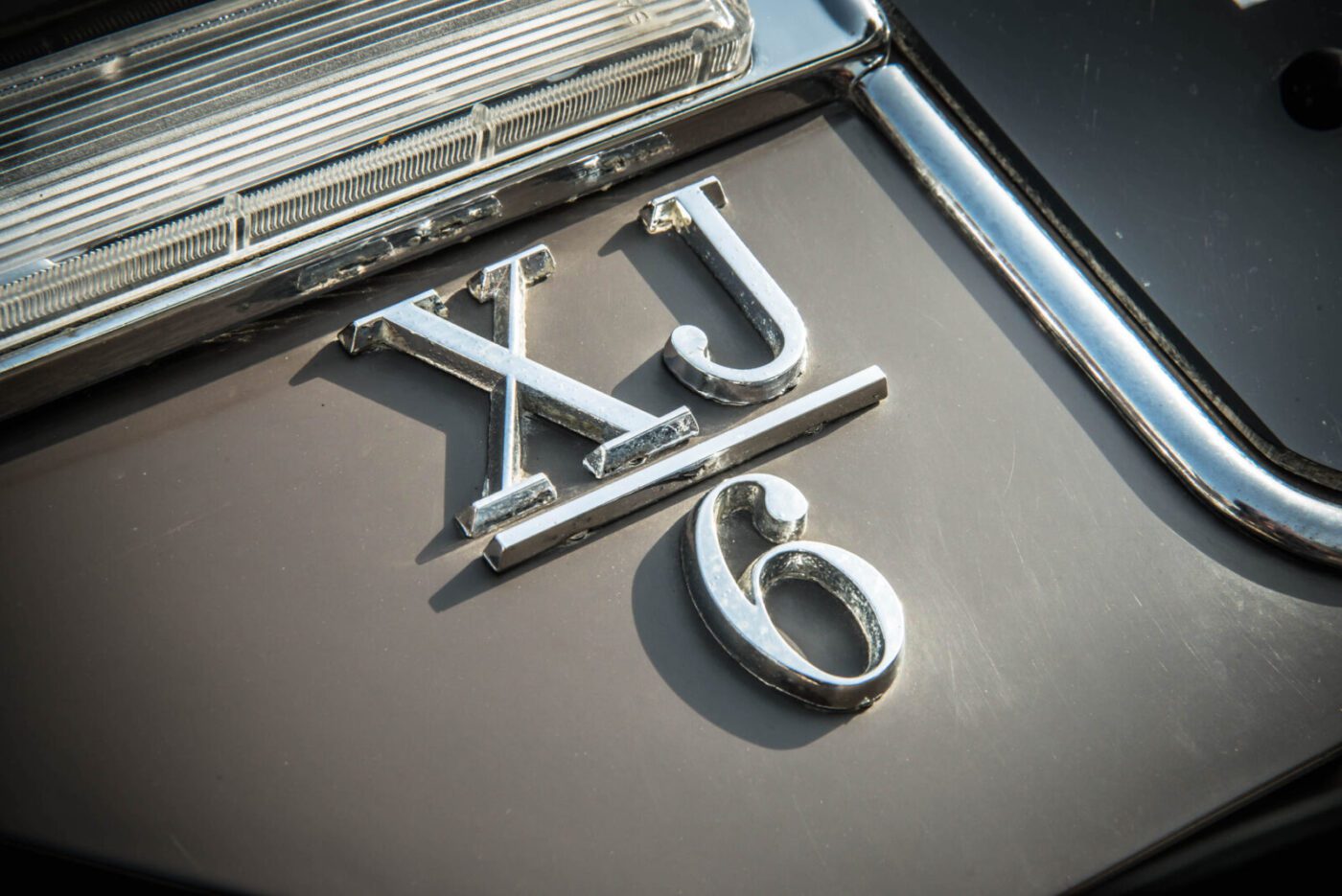 Jaguar XJ6 badge