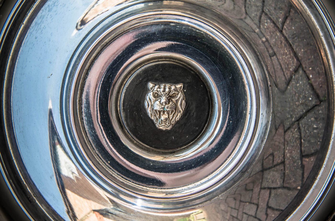 Jaguar XJ6 wheel hub detail