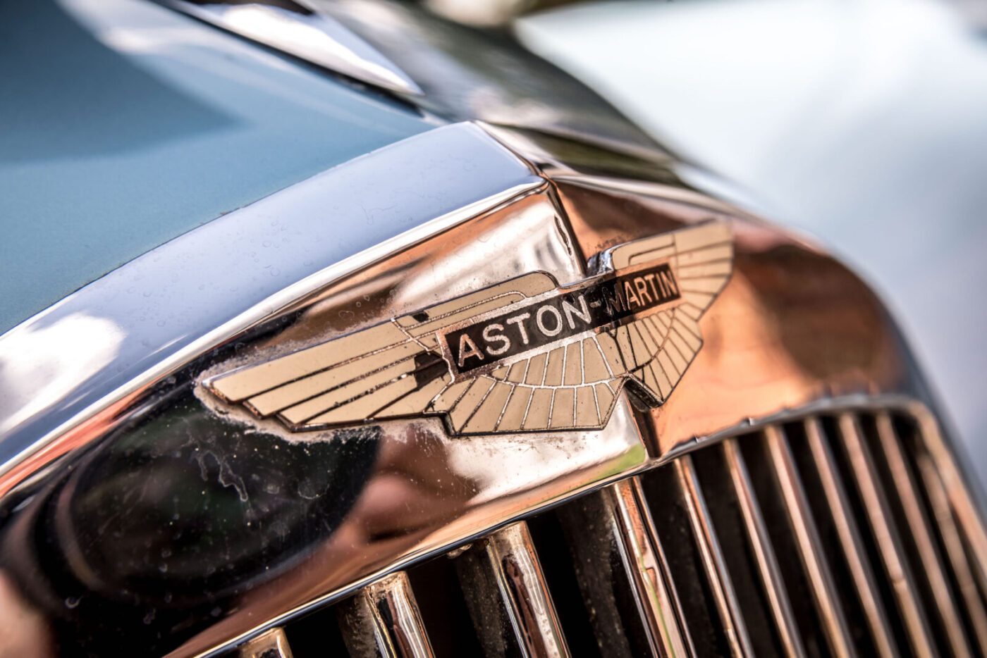 Aston Martin DB1 bonnet badge