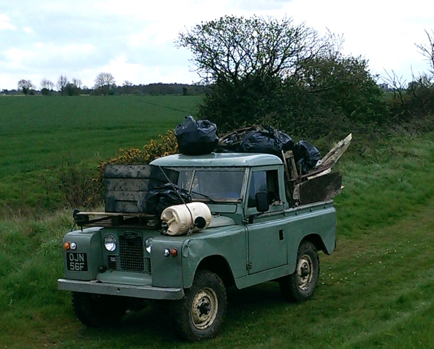 Land Rover rubbish collection