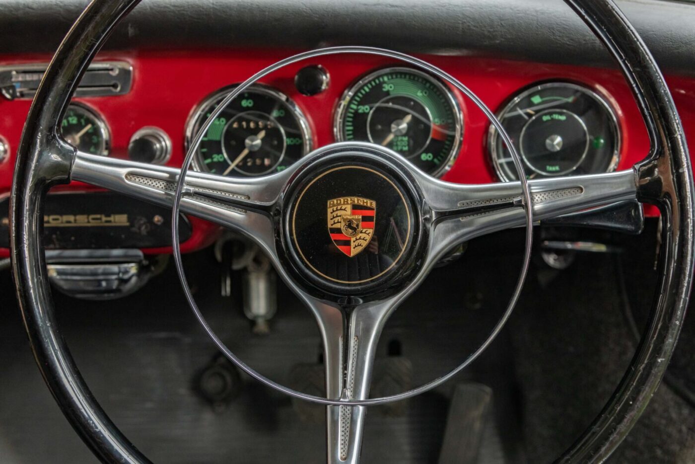 Porsche 356B dashboard