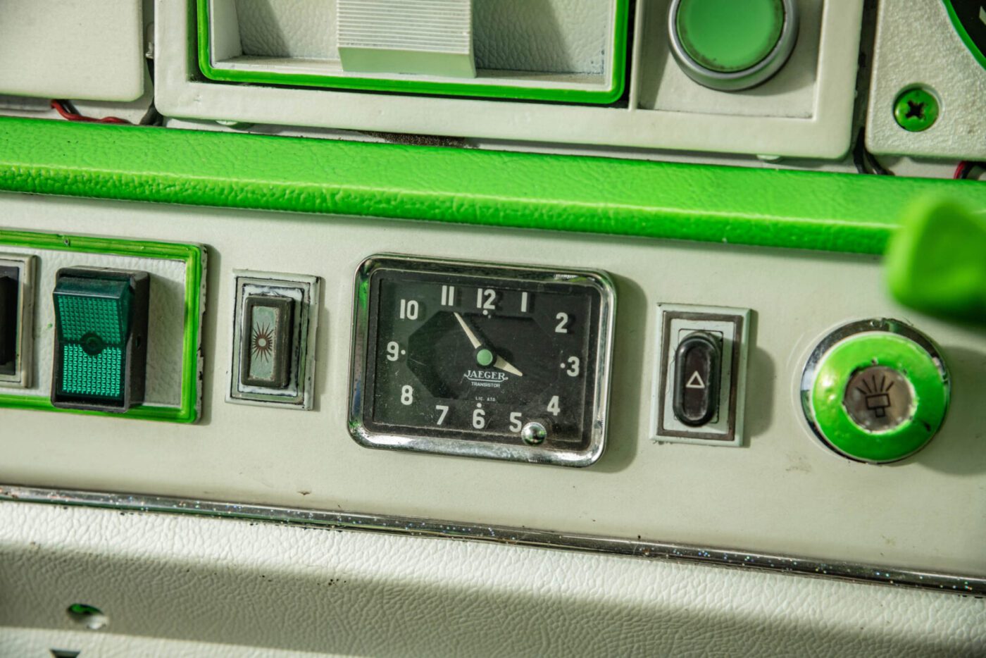 Citroen DS Safari dashboard clock