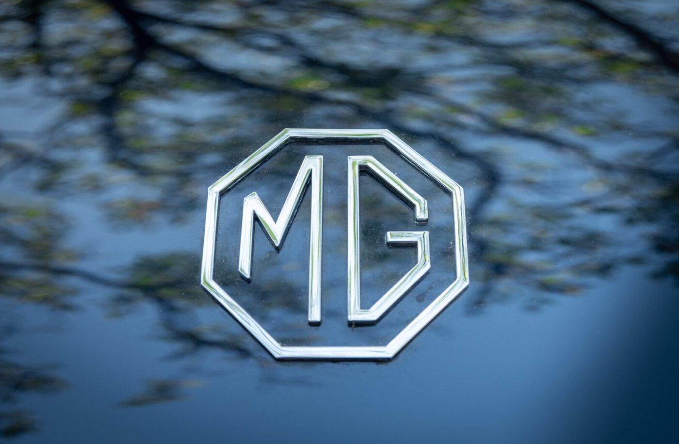 MG Magnette boot badge