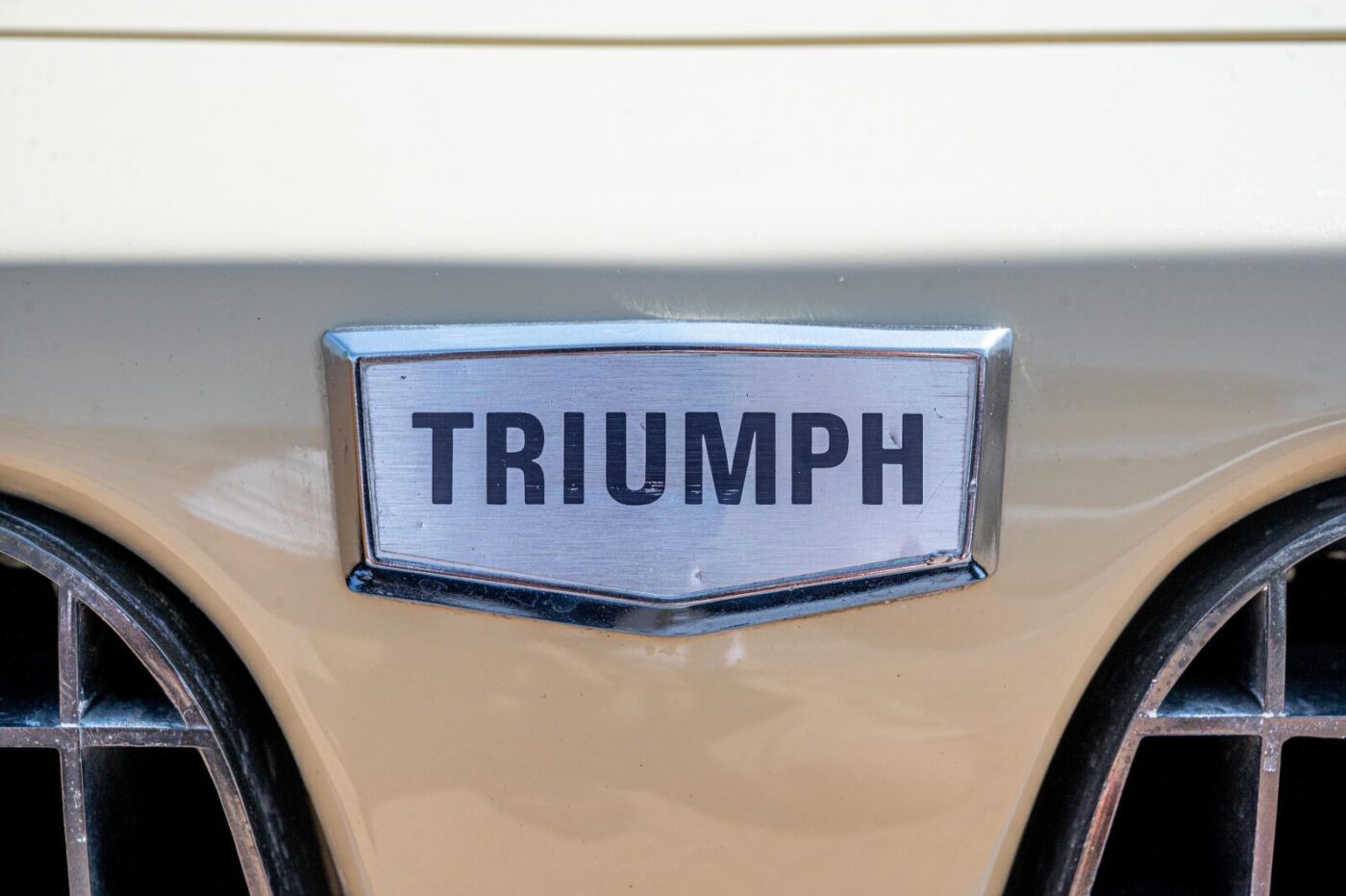 Triumph dolomite Sprint badge