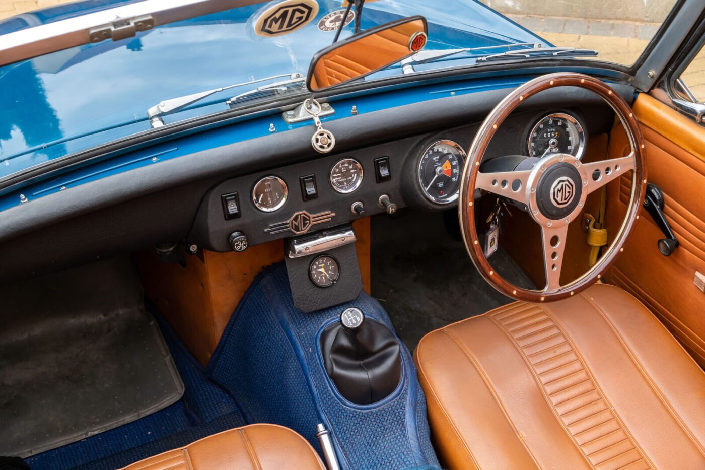 MG Midget 1972 interior
