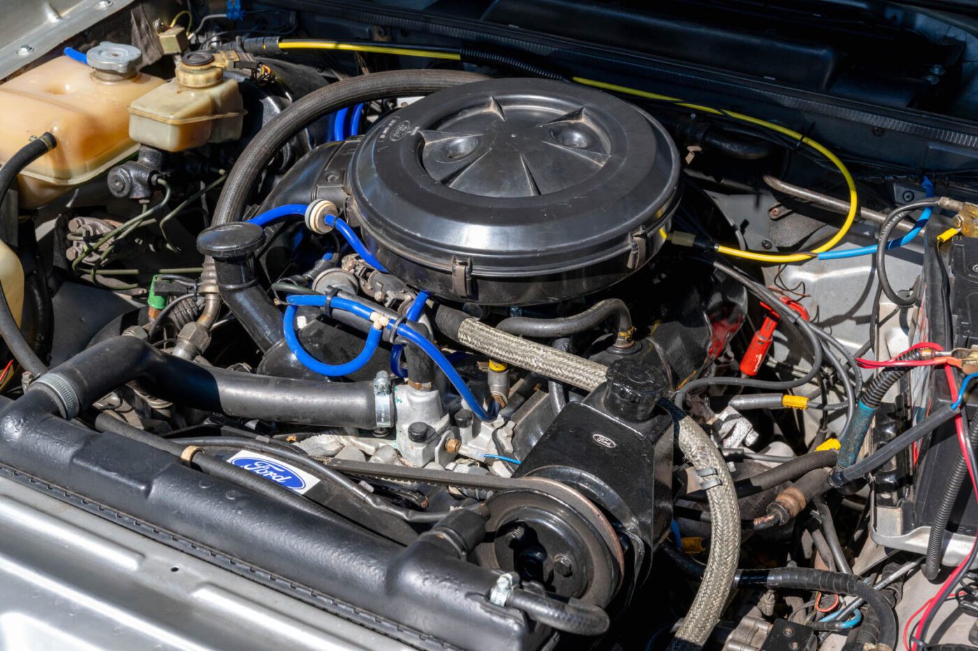 Ford Granada Ghia X engine