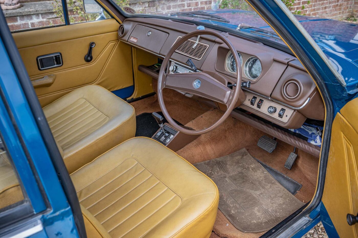 Morris Marina beige interior