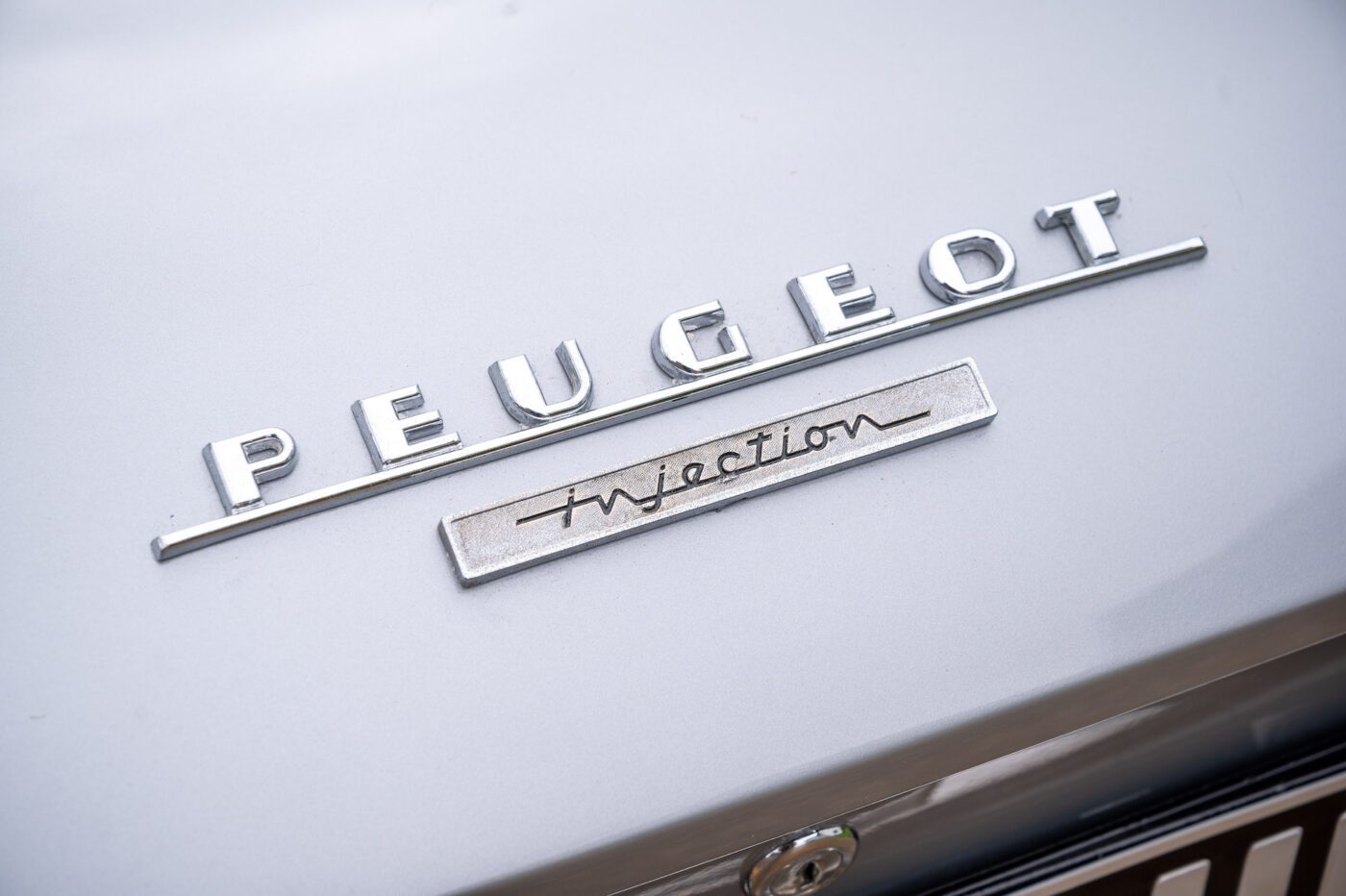 Peugeot 504 Cabriolet injection badge