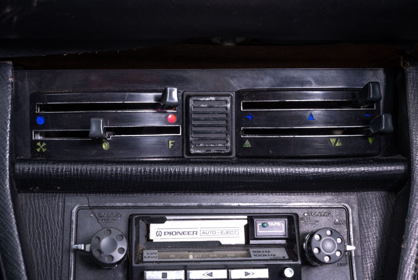 Peugeot 504 Cabriolet heater controls