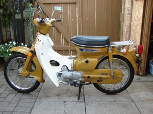 640px-1972_Honda_C70