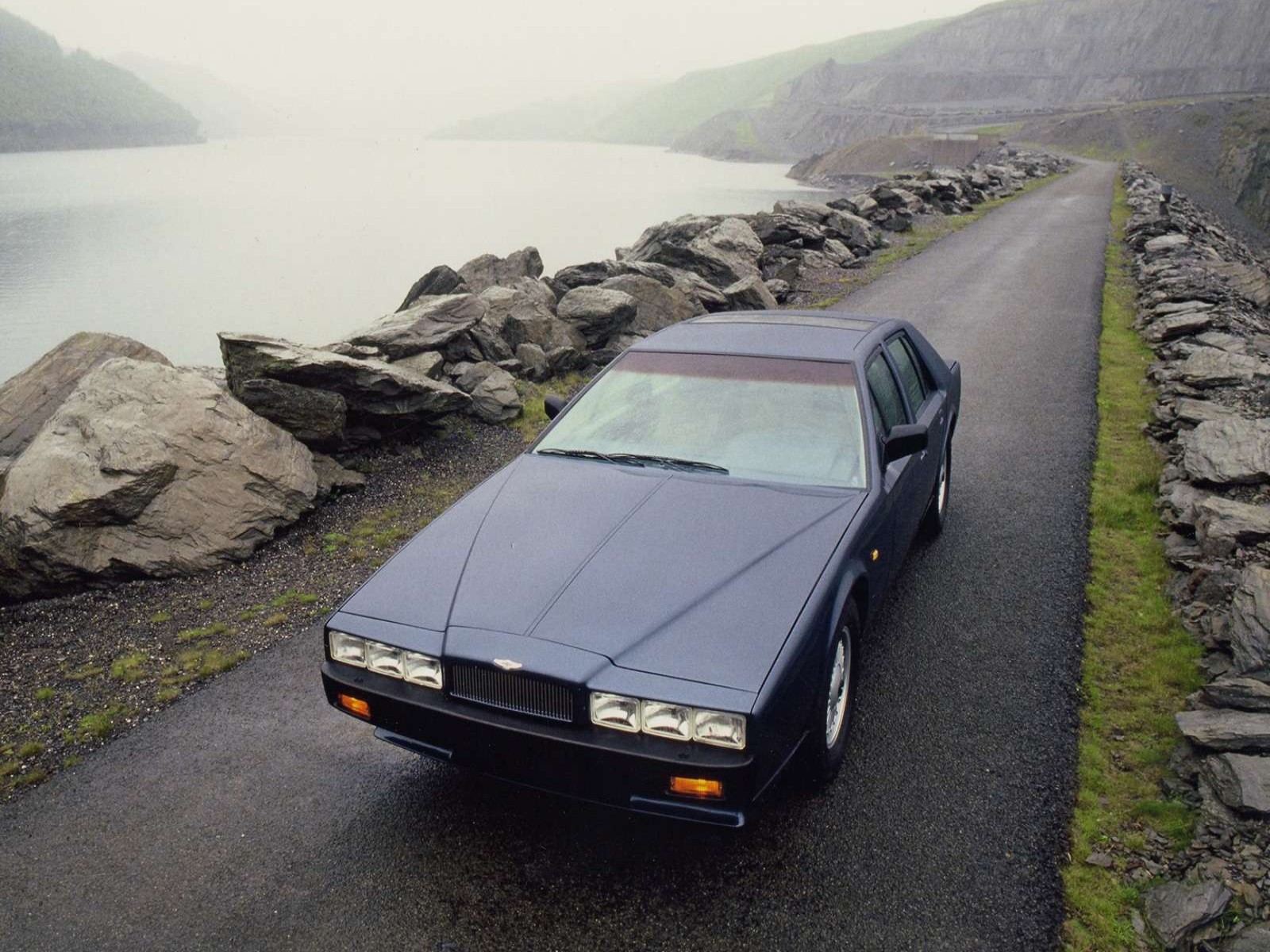 1976-aston-martin-lagonda-1600x1200-image-1