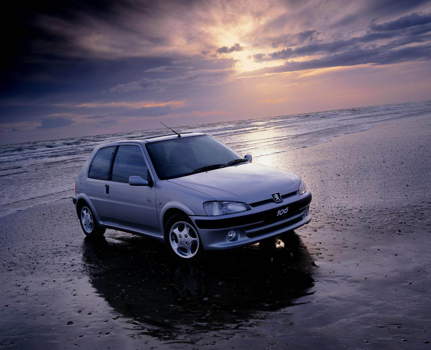 106 Quiksilver on the beach