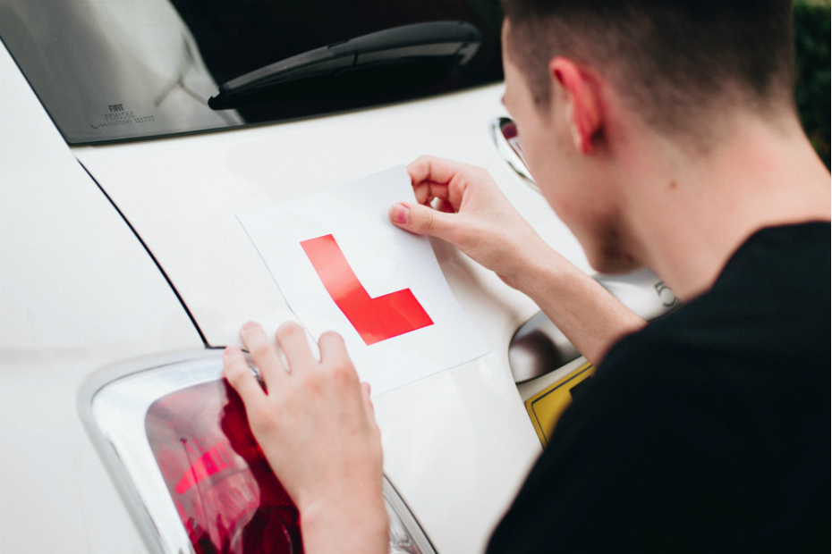 Person putting on L plates